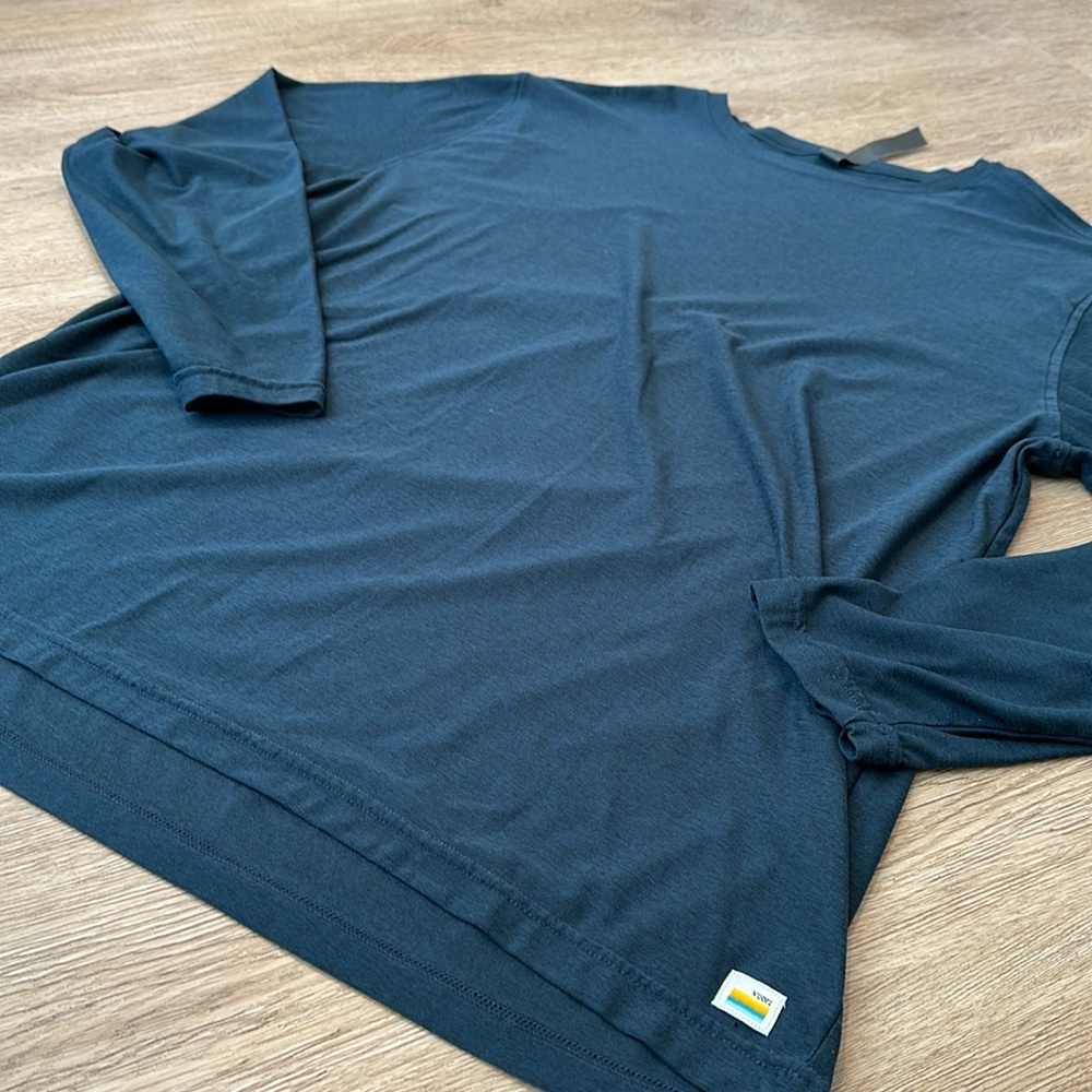 Vuori XXL Long Sleeve TShirt